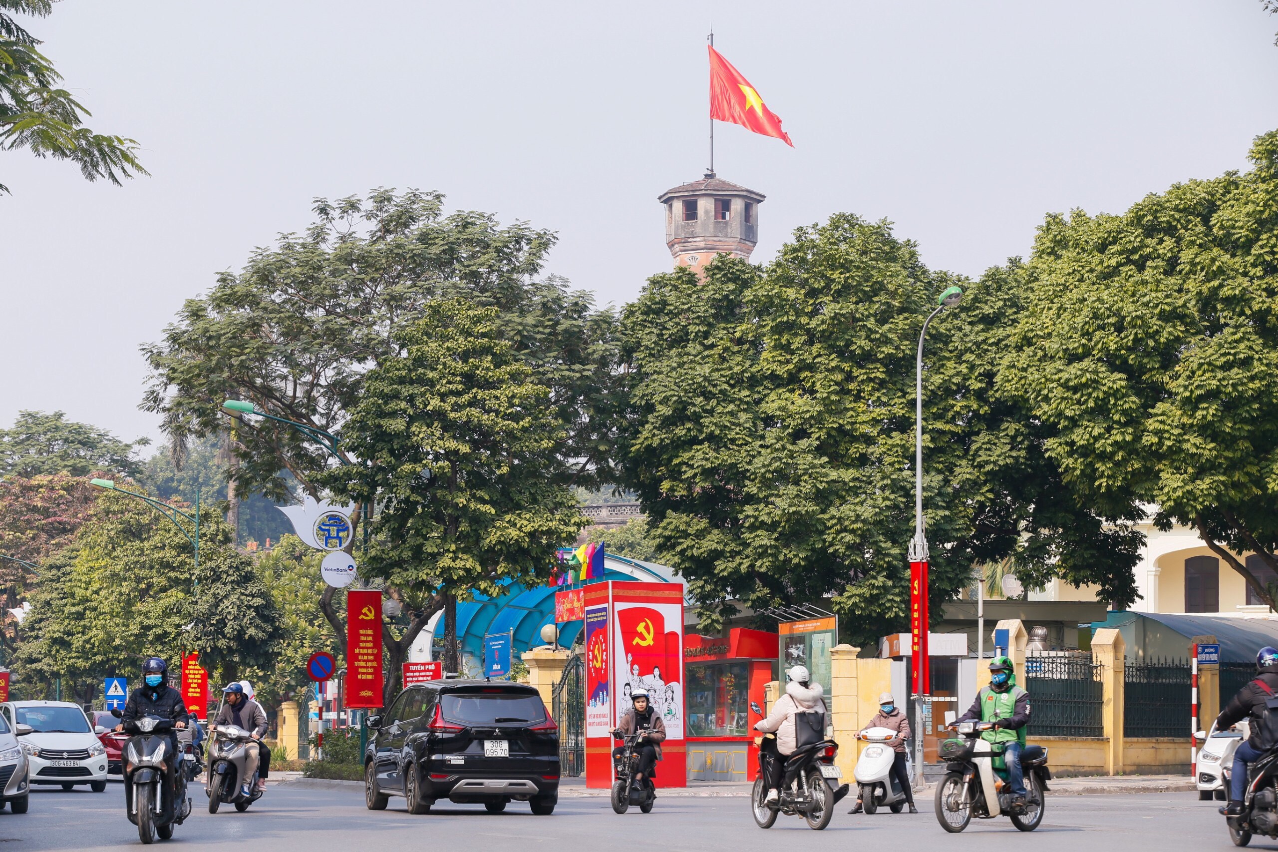 Thủ đô Hà Nội rực rỡ cờ hoa chào mừng Đại hội đại biểu toàn quốc lần thứ XIII của Đảng